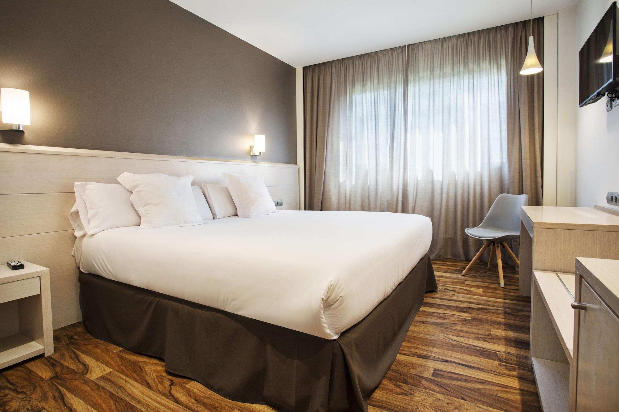 Azz Valencia Tactica Hotel Paterna Eksteriør billede